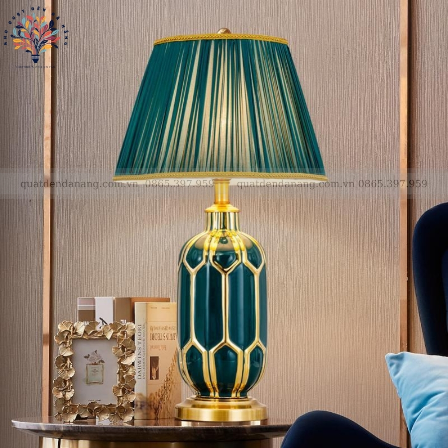 Đèn Bàn Gốm 657