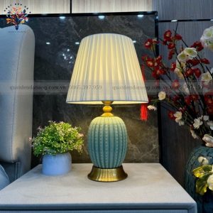 den-ban-trang-659