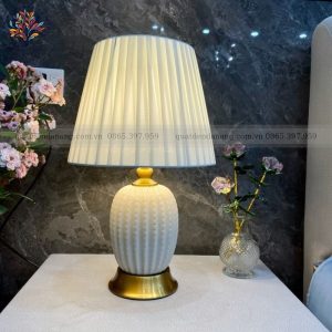 den-ban-trang-659