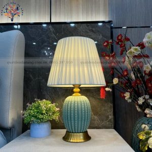 den-ban-trang-659