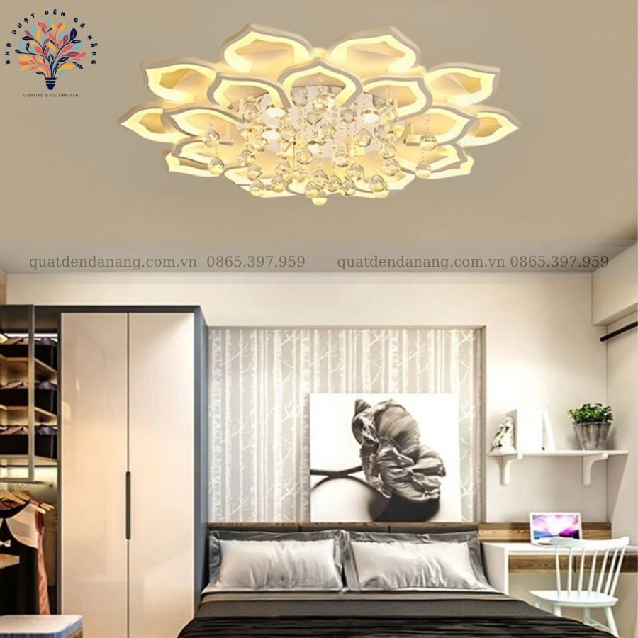 Đèn Ốp Trần Cánh Sen Thả Pha Lê