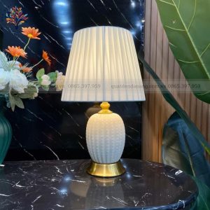 den-ban-trang-659