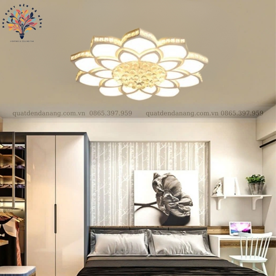 Đèn Ốp Trần Cánh Sen Hộp Pha Lê