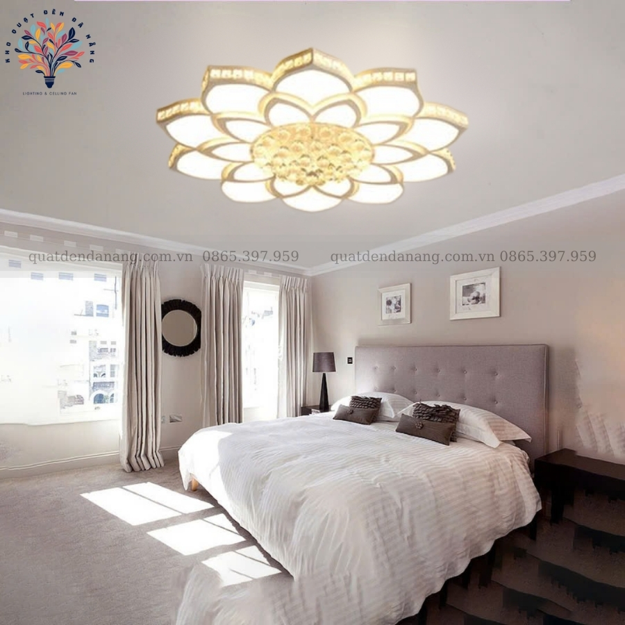 Đèn Ốp Trần Cánh Sen Hộp Pha Lê