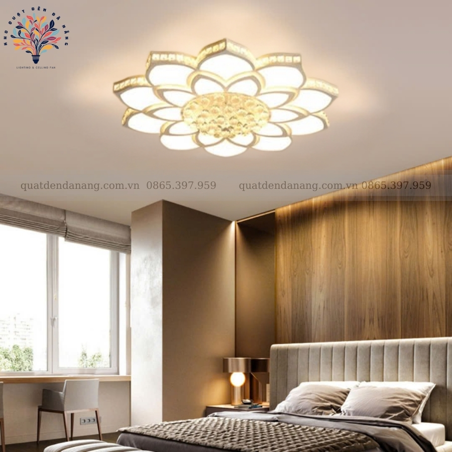 Đèn Ốp Trần Cánh Sen Hộp Pha Lê
